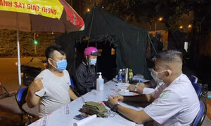  TP Hồ Chí Minh đề nghị trích quỹ, tặng quà cho lực lượng tham gia tại các chốt, trạm kiểm dịch COVID-19