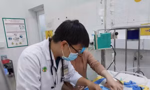 Phụ huynh cần tăng cường biện pháp phòng bệnh hô hấp cho trẻ khi vào mùa