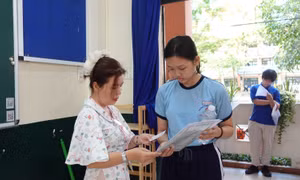 Thi tuyển sinh lớp 10: Hơn 76.000 thí sinh tại TP Hồ Chí Minh hồi hộp thi môn Ngữ văn