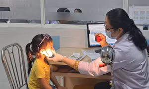 Nhìn người bị đau mắt đỏ liệu có bị lây bệnh?