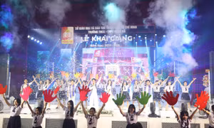Rộn ràng không khí khai giảng năm học mới tại TP Hồ Chí Minh