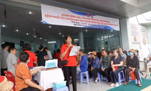 TP Hồ Chí Minh: Người dân phấn khởi khi bác sĩ tuyến trên về khám sức khỏe miễn phí