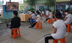 TP Hồ Chí Minh: Học sinh đi tiêm vaccine được đọc truyện tranh, xem phim hoạt hình