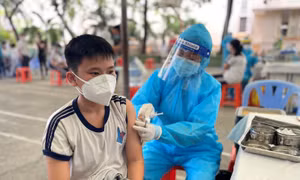 TP Hồ Chí Minh tiếp tục rà soát tiêm vaccine phòng COVID-19 cho trẻ từ 12-17 tuổi