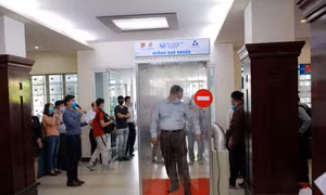 TP Hồ Chí Minh ra mắt 3 buồng khử khuẩn toàn thân phòng dịch COVID-19