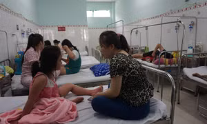 Bác sĩ cảnh báo những dấu hiệu trẻ bị sốt xuất huyết cần phải đến bệnh viện gấp