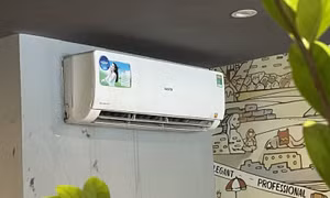 Có nên nằm máy lạnh khi đang bị mắc COVID-19?