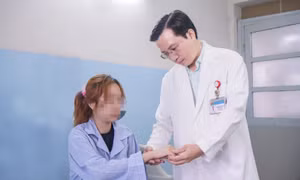 Điều trị thành công cho cô gái mắc bệnh lupus ban đỏ biến chứng đa cơ quan
