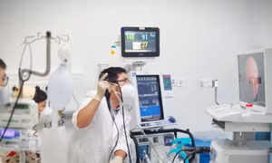 TP Hồ Chí Minh: Nhiều trẻ cấp cứu vì hóc dị vật, đốt pháo nổ