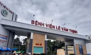 TP Hồ Chí Minh: 15 học sinh nhập viện cấp cứu nghi ngộ độc đều ăn cơm cuộn trước cổng trường 