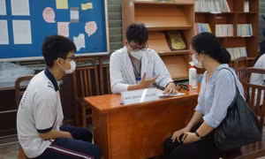 TP Hồ Chí Minh: Gần 80% phụ huynh học sinh lớp 9 và 12 đồng ý cho con đến trường học trực tiếp
