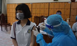 TP Hồ Chí Minh mở chiến dịch cao điểm tiêm nhắc lại vaccine phòng COVID-19