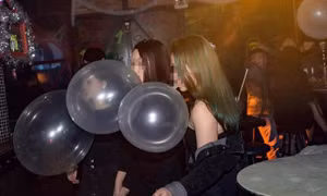 Nhiều bệnh nhân trẻ tuổi nhập viện trong tình trạng nguy kịch vì sử dụng 'bóng cười'