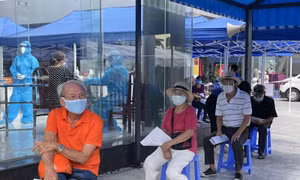 TP Hồ Chí Minh: Tỷ lệ mắc COVID-19 có xu hướng tăng ở tất cả nhóm tuổi