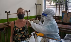 TP Hồ Chí Minh tiêm vaccine phòng COVID-19 cho người nước ngoài