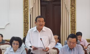 Thành phố Hồ Chí Minh tạm dừng cấp phép lao động nước ngoài đến từ vùng dịch