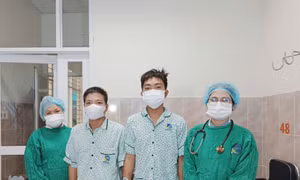 Bố hiến thận cứu con trai 25 tuổi suy thận giai đoạn cuối