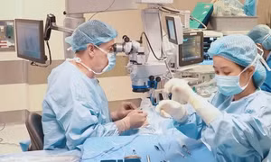 Hội chẩn liên viện cứu bé gái 5 tuổi bị câm điếc và tim bẩm sinh thoát cảnh mù loà