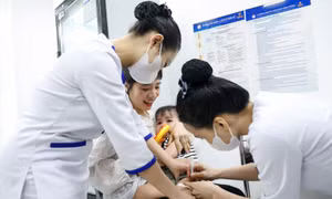 Lần đầu tiên Việt Nam có vaccine não mô cầu thế hệ mới không giới hạn độ tuổi tiêm