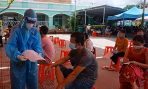 TP Hồ Chí Minh: 'Tiêm vét' mũi 1 vaccine phòng COVID-19