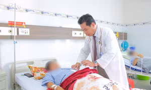 Cấp cứu kịp thời người đàn ông bị sốc mất máu nguy kịch do bị bò húc