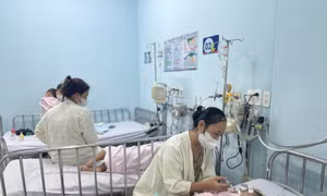 Vì sao dịch sởi bùng phát và khi nào có thể kiểm soát được?