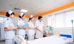 Điểm sàn xét tuyển vào ngành đào tạo sức khỏe tại các trường đại học phía Nam