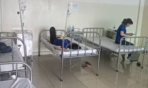 TP Hồ Chí Minh: 50 công nhân nhập viện sau bữa ăn trưa tại công ty
