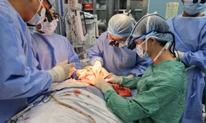 Hút thuốc khi đốt rác trên rẫy, nam thanh nhiên bị bỏng nặng gây biến dạng cơ thể