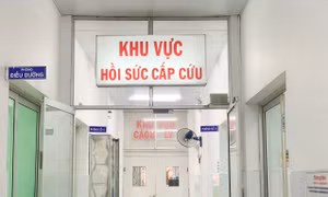 Sáu người nhập viện cấp cứu sau khi uống rượu trái cây