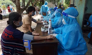 TP Hồ Chí Minh: Còn 24.420 người thuộc nhóm nguy cơ chưa tiêm vaccine phòng COVID-19