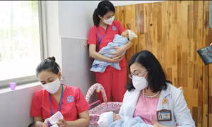  TP Hồ Chí Minh thành lập Trung tâm chăm sóc trẻ sơ sinh có mẹ mắc COVID-19