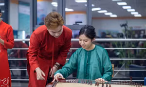 Cần tạo nhiều cơ hội để thế hệ Gen Z tiếp xúc với nhạc cụ dân tộc truyền thống