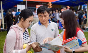 Tuyển sinh đại học 2026: Thêm nhiều trường công bố điểm sàn nhận hồ sơ xét tuyển