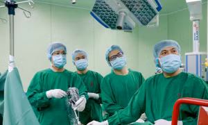Bác sĩ chạy đua thời gian cứu bệnh nhân viêm ruột thừa mắc Thalassemia nặng