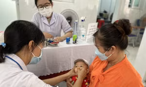 TP Hồ Chí Minh: Thực hiện đồng bộ các giải pháp, giảm tỷ lệ nhân viên y tế nghỉ việc