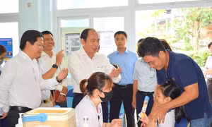 TP Hồ Chí Minh: Kiểm tra công tác tiêm vaccine sởi trường học và cơ sở tiêm chủng tư nhân