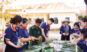 ‘Xuân Biên phòng - Ấm lòng dân bản’ mang Tết đến vùng biên giới Đăk Ơ