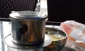 Nam thanh niên đột ngột co cứng chân tay, mất ý thức sau khi uống cà phê