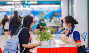 Tuyển sinh 2023: Các trường đại học công bố học bổng 'khủng' thu hút thí sinh 