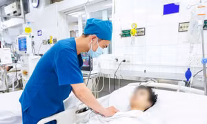Điều trị thành công nam sinh 15 tuổi bị sốt xuất huyết biến chứng nặng hiếm gặp