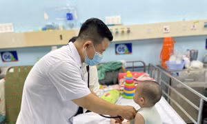 TP Hồ Chí Minh: Bệnh tay chân miệng, sốt xuất huyết giảm nhưng đau mắt đỏ tăng mạnh