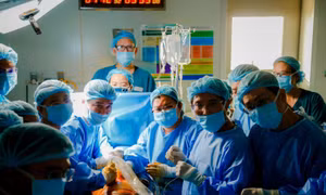 Nâng tầm ngành y tế Việt - Bài 1: Những bệnh nhân nước ngoài ‘hồi sinh’ nhờ bác sĩ Việt
