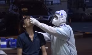 TP Hồ Chí Minh: Lấy mẫu xét nghiệm COVID-19 cho 23.000 công nhân khu công nghiệp Vĩnh Lộc