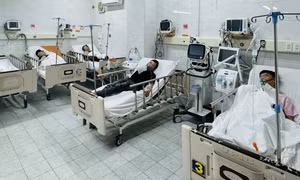 Năm người nhập viện cấp cứu vì ngộ độc khí CO khi đang dùng tiệc tại nhà hàng