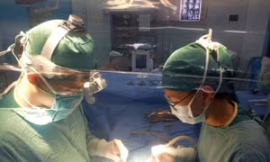 Sáu giờ nỗ lực phẫu thuật cứu bé trai một tháng tuổi bị dị tật tim bẩm sinh phức tạp