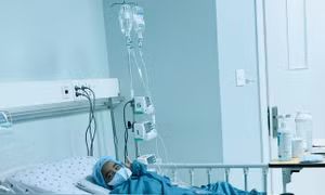 Bé trai người Mông suy tủy vô căn nặng được ghép tế bào gốc từ anh trai 10 tuổi