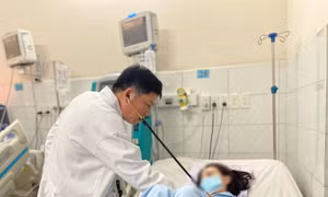 Uống 'nước vui' trong đêm tiệc sinh nhật, nữ sinh suy hô hấp phải thở máy