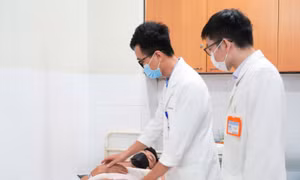  Người lớn vẫn có thể mắc quai bị và gặp biến chứng ở tinh hoàn