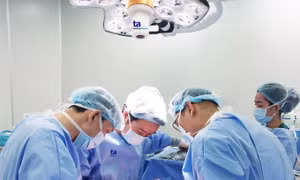 Người phụ nữ có khối u nang thận nặng gần 6kg chỉ sau một năm uống thuốc nam